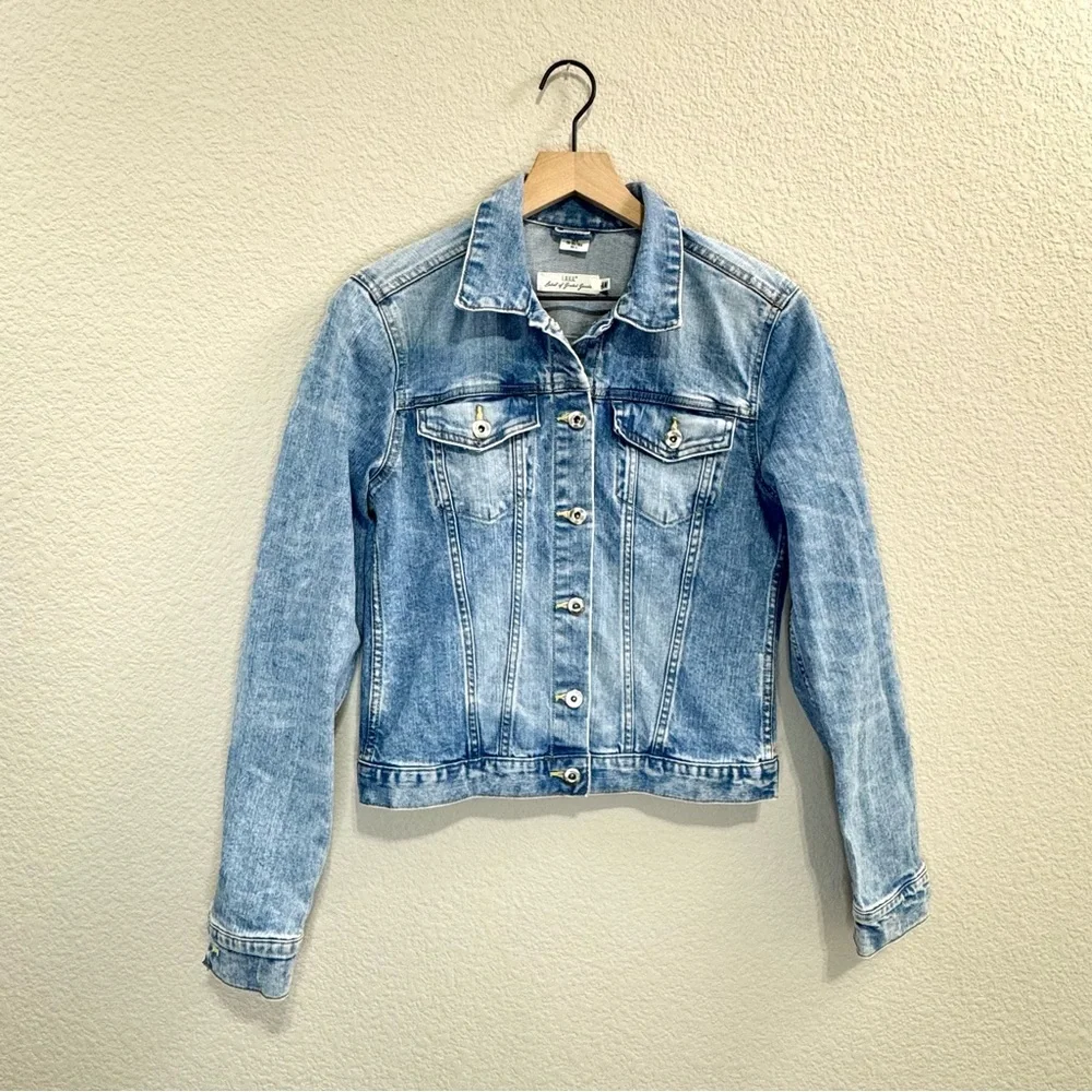 3/$20 H&M L.O.G.G. Classic Light Wash Denim Jacket Women’s Size 8 - Picture 14 of 14